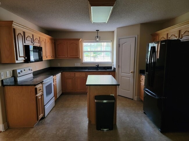 Photo - 614 Territory Ln