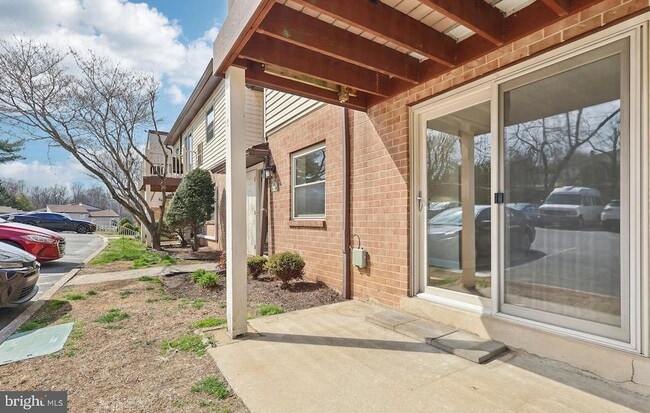 Building Photo - 280 Bridgewater Rd Unit F8