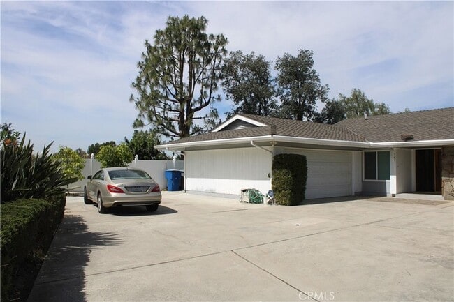 Photo - 761 W Country Hills Dr