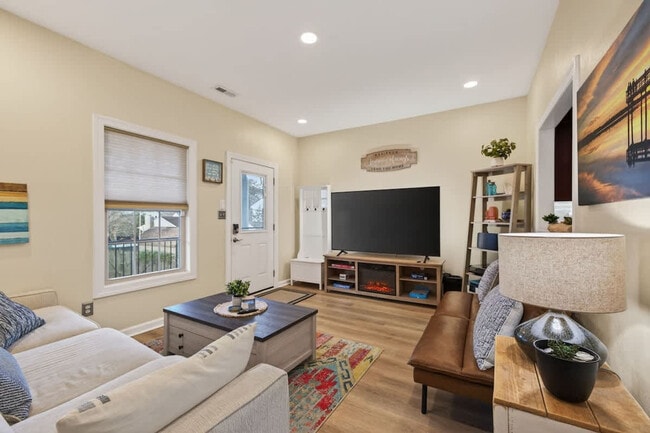 Building Photo - 200 Maple Ave Unit SI FL2-ID1533633P