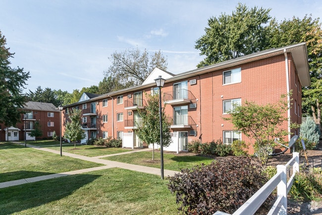 Building Photo - St. Charles Court Apartments