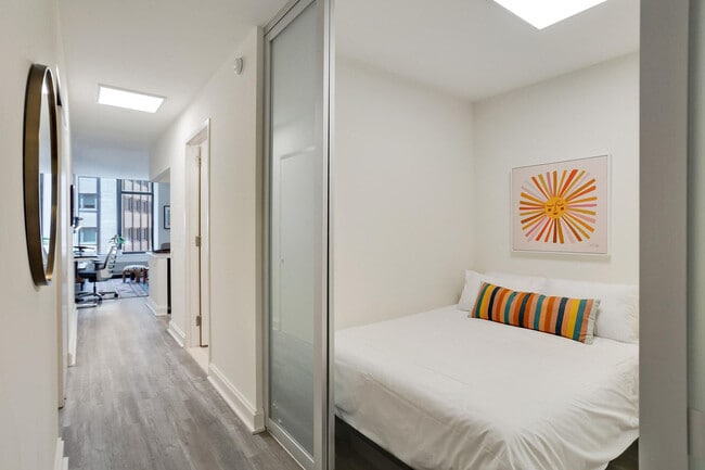 Photo - 10 Hanover Square Unit FL19-ID337558P