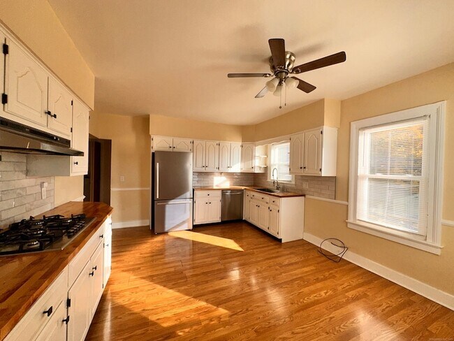 Photo - 34 N Spring St Unit Second Floor