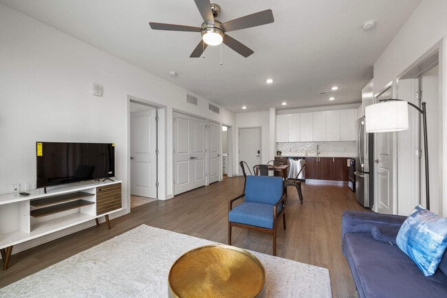 Building Photo - 633 E Main St Unit ID1031624P