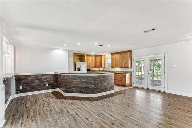 Photo - 620 Markham Dr