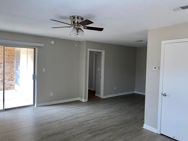 Photo - Regency Apartments