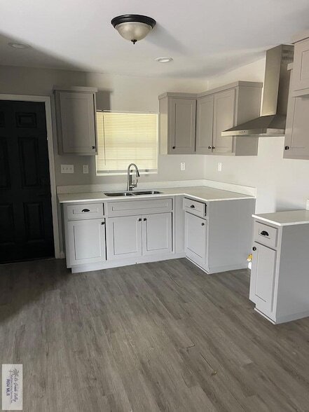 Photo - 121 N Rose St