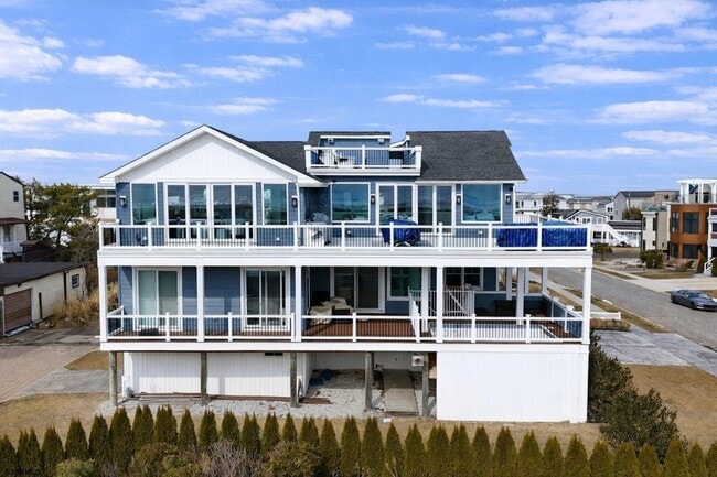 Photo - 404 21st St S