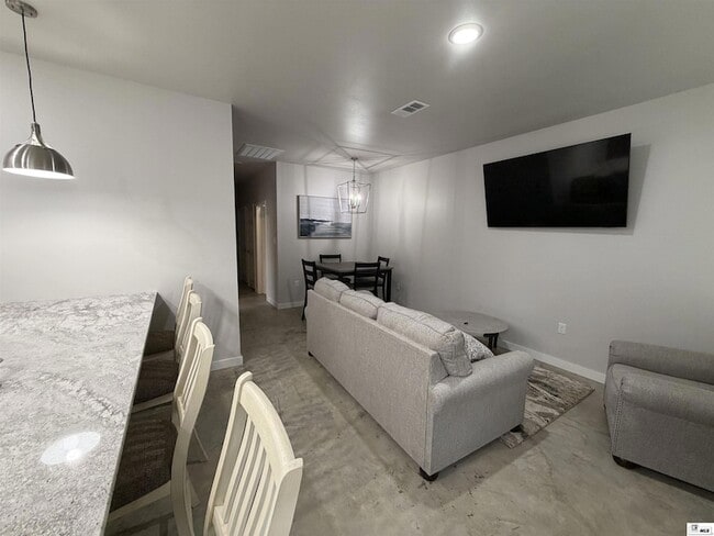 Photo - 110 Bradley St