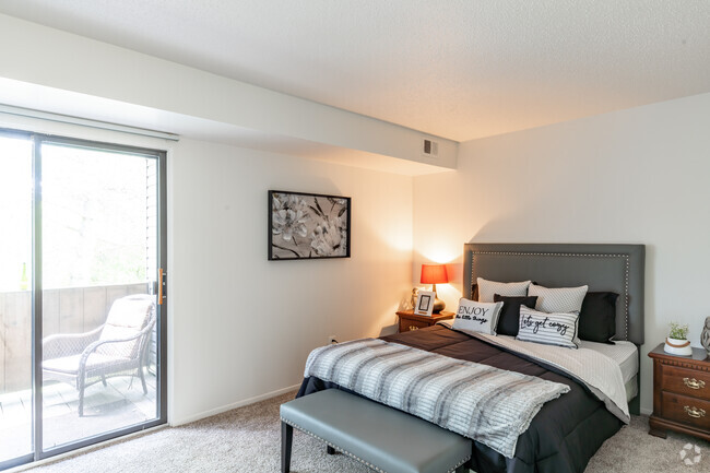 2BR, 1BA - 874SF - Pine Hill Apartments