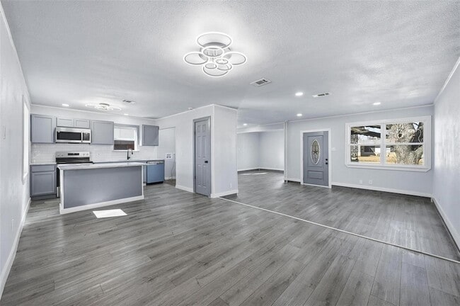 Building Photo - 3922 Rainier St