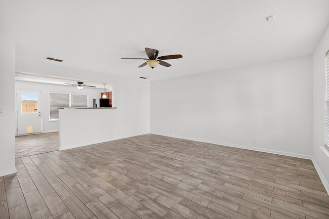Photo - 407 Arapaho Dr
