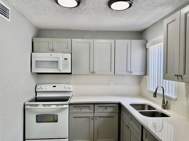 Photo - 7951 SW 6th St