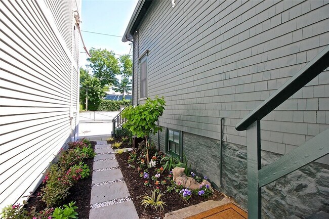 Photo - 105 John St