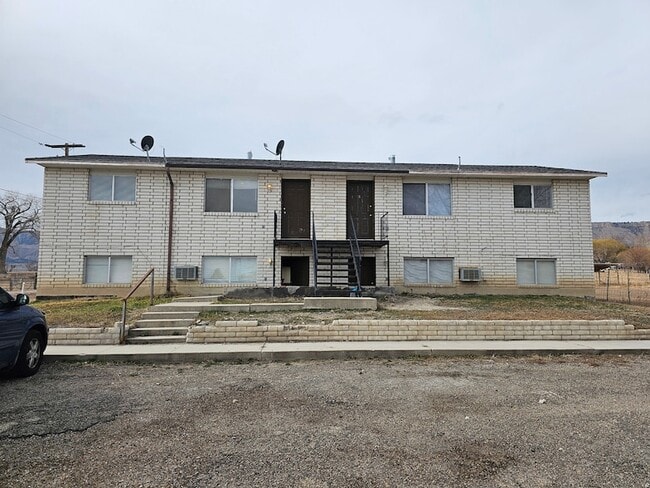 Building Photo - 215 N 400 W