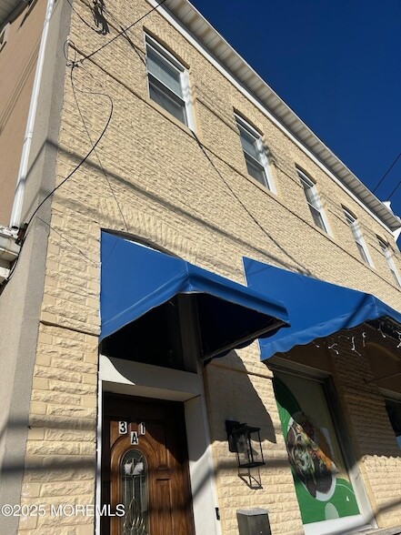 Photo - 31 W Main St Unit upstairs