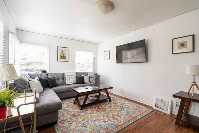 Photo - 825 SE 49th Ave Unit ID1309887P