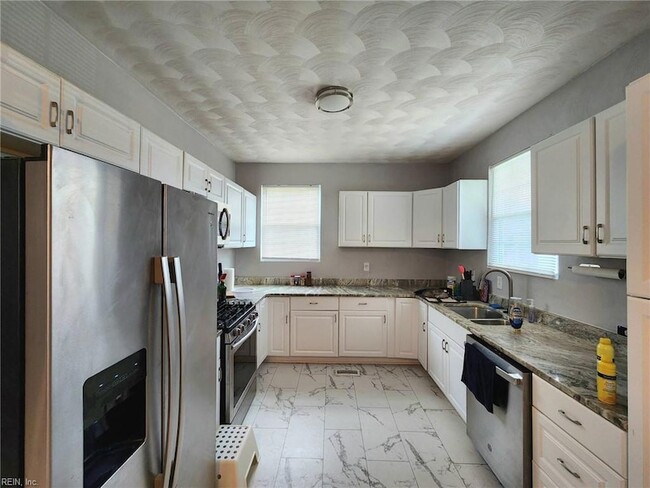 Photo - 3605 Killam Ave