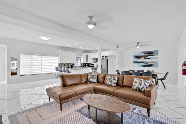 Photo - 1712 NE 18th Ave Unit ID1372333P