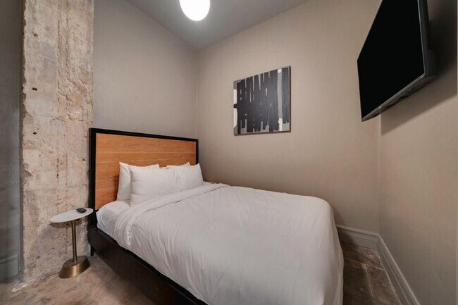 Photo - 505 E Travis St Unit SI ID1267121P