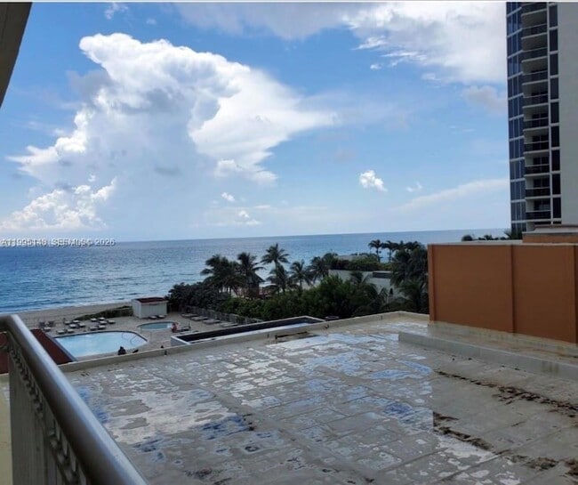 Building Photo - 19201 Collins Ave Unit 302