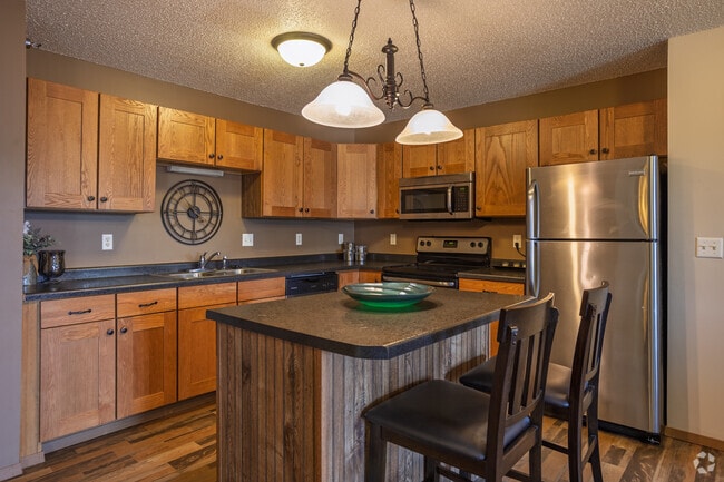 2BR, 2BA - 1,066SF - Kitchen - Cottonwood Apartment Homes