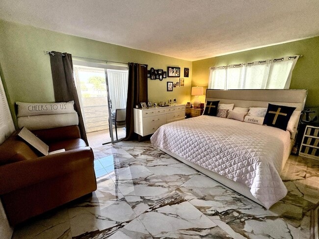 Photo - 166 Sheffield G