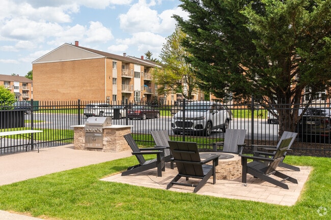 Grill and Fire Pit Area - Hidden Village Apartments