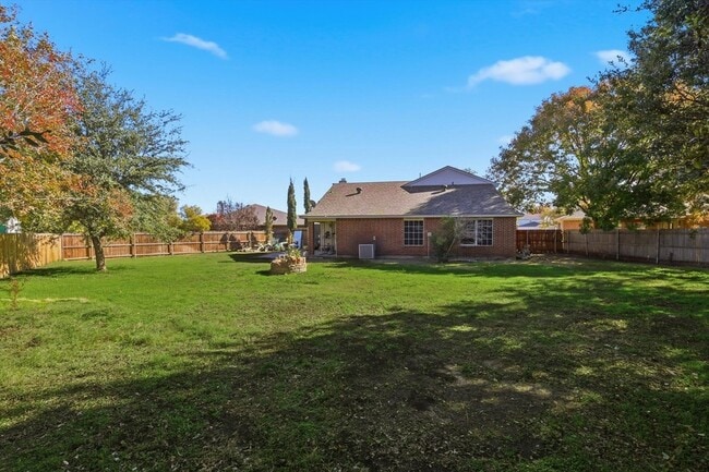 Photo - 316 Comiskey Ct