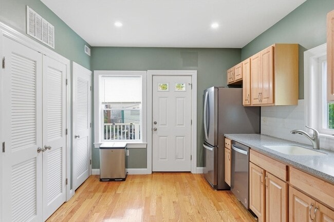 Photo - 309 Adams St Unit 3