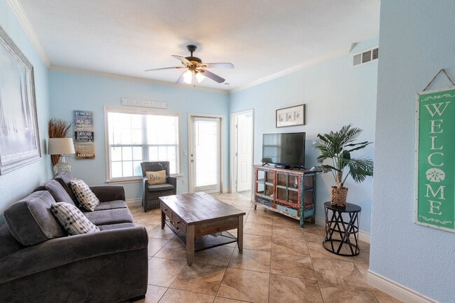 Building Photo - 7000 Seawall Blvd Unit 114