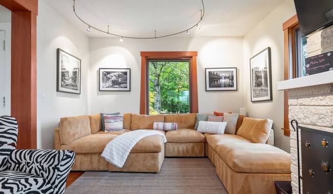 Building Photo - 173 Aloha St Unit ID1339899P