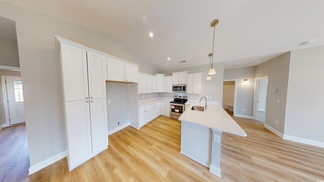 Photo - 1044 Moen Lp