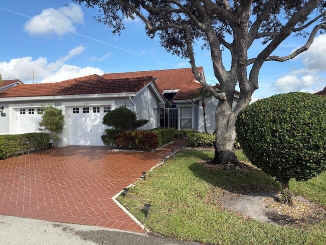 Building Photo - 7275 Summer Tree Dr
