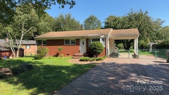 Building Photo - 109 Pine Inn Dr