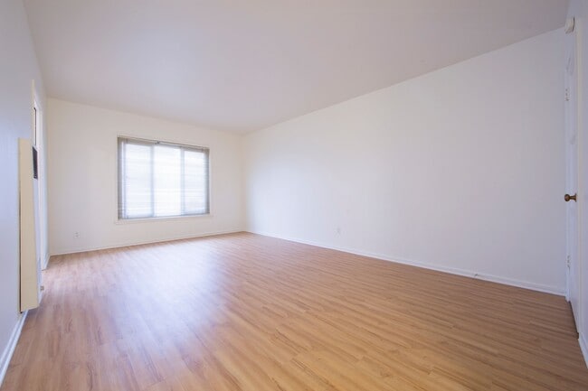 Photo - Gayley Manor Apartments