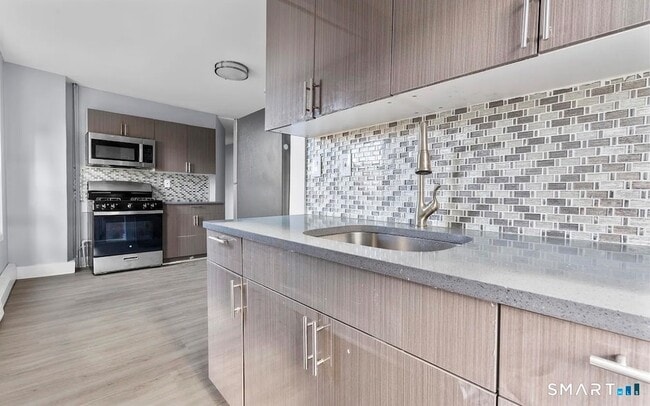 Photo - 746 Maple St