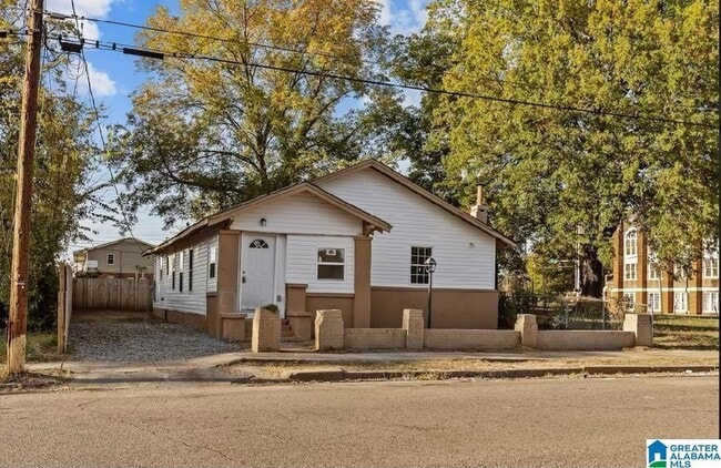 Photo - 1310 Steiner Ave SW