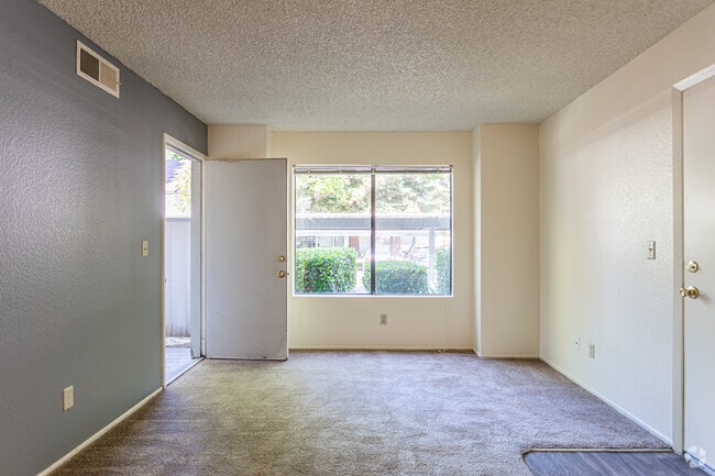 2BR, 1BA - ASHFORD PARK