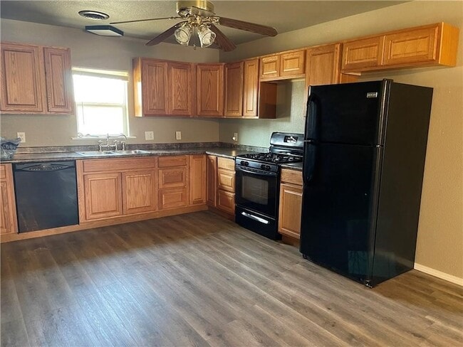 Photo - 225 Bright St