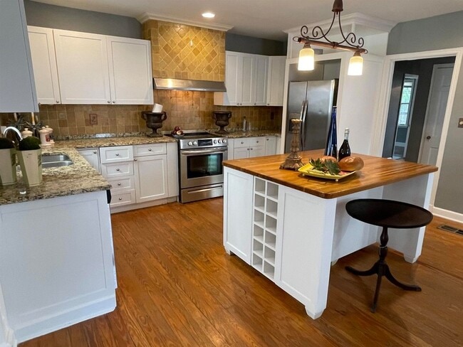 Photo - 3652 Poplar Ave