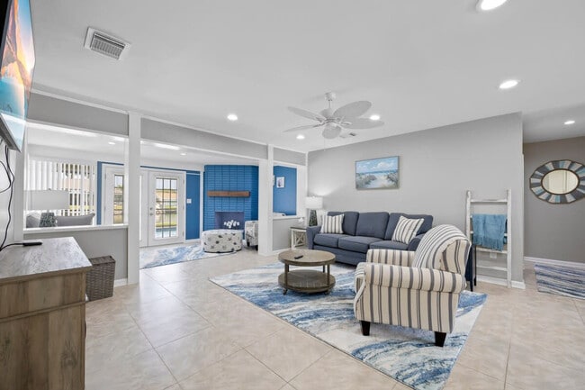 Building Photo - 925 Trinidad Rd Unit ID1044448P