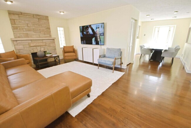 Photo - 426 E Pokagon St Unit ID1340980P