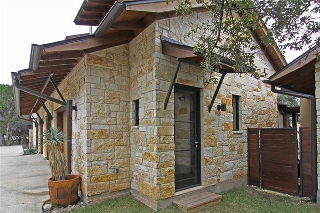 Building Photo - 7080 Comanche Trail