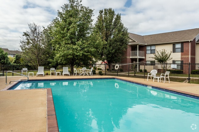 Pool - Chapel Ridge of Texarkana