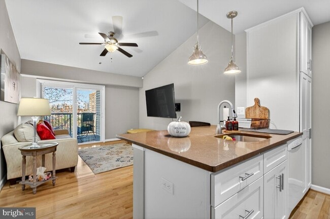 Photo - 3307 Wyndham Cir Unit 4165