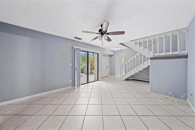Photo - 352 Prestwick Cir