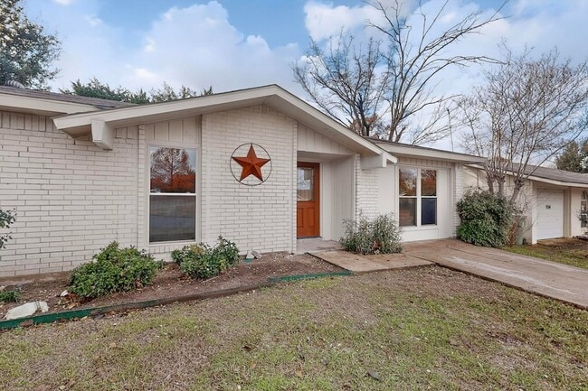 Photo - 5516 Laredo Ln