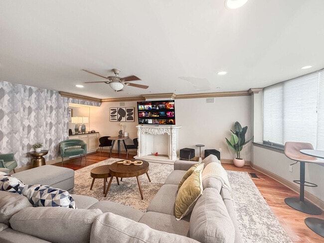 Building Photo - 602 S Front St Unit ID1285561P