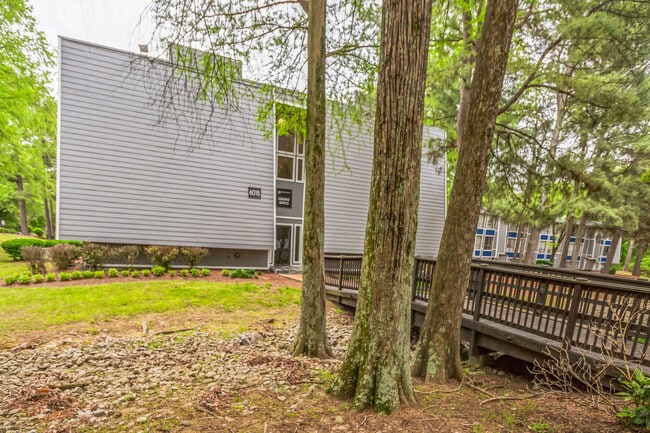 Building Photo - Summer Trace Apartments